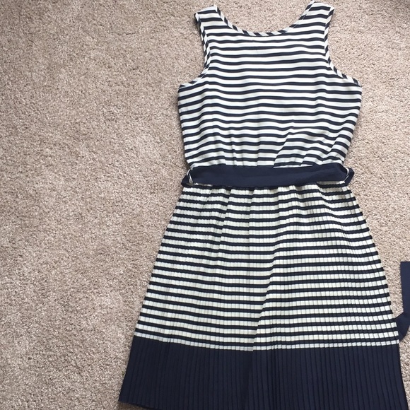 Cream and Navy stripe summer dress - Picture 6 of 6